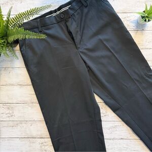 Amazon Essentials Classic Fit Navy Flat-Front Dress Pants – Men’s 36W x 32L